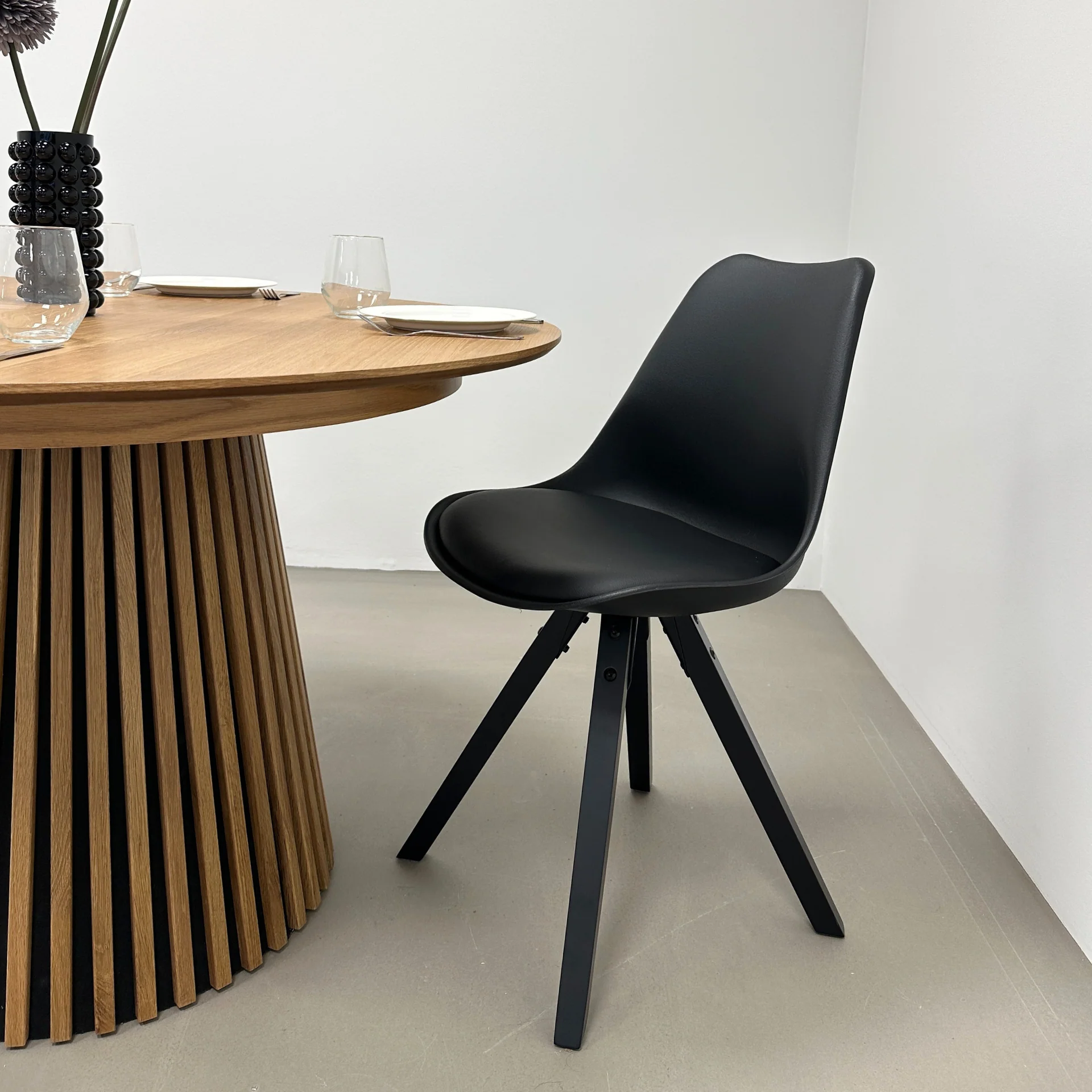 Aria - Sedia da pranzo nera con gambe in legno nero - Image 3