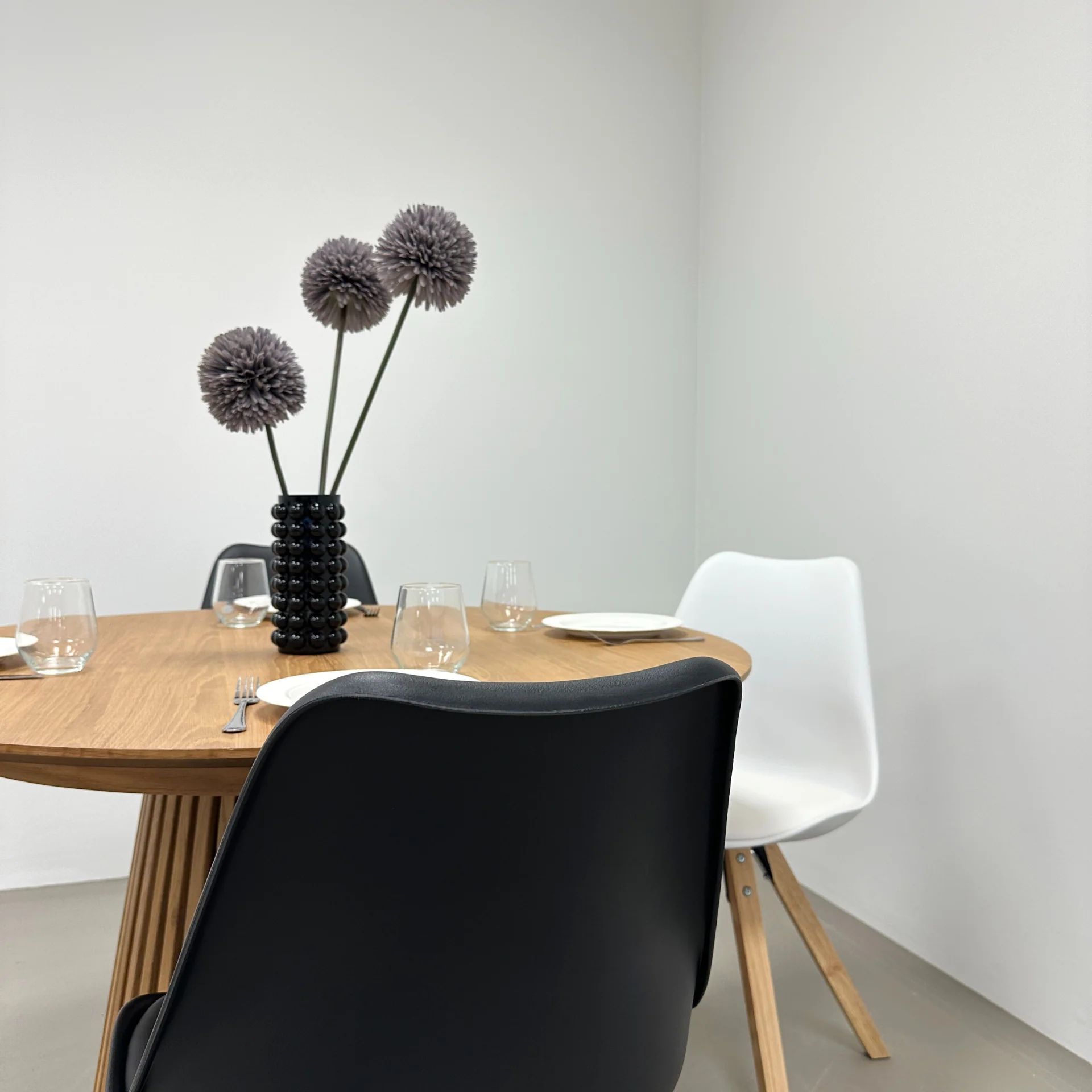 Aria - Sedia da pranzo nera con gambe in legno nero - Image 5