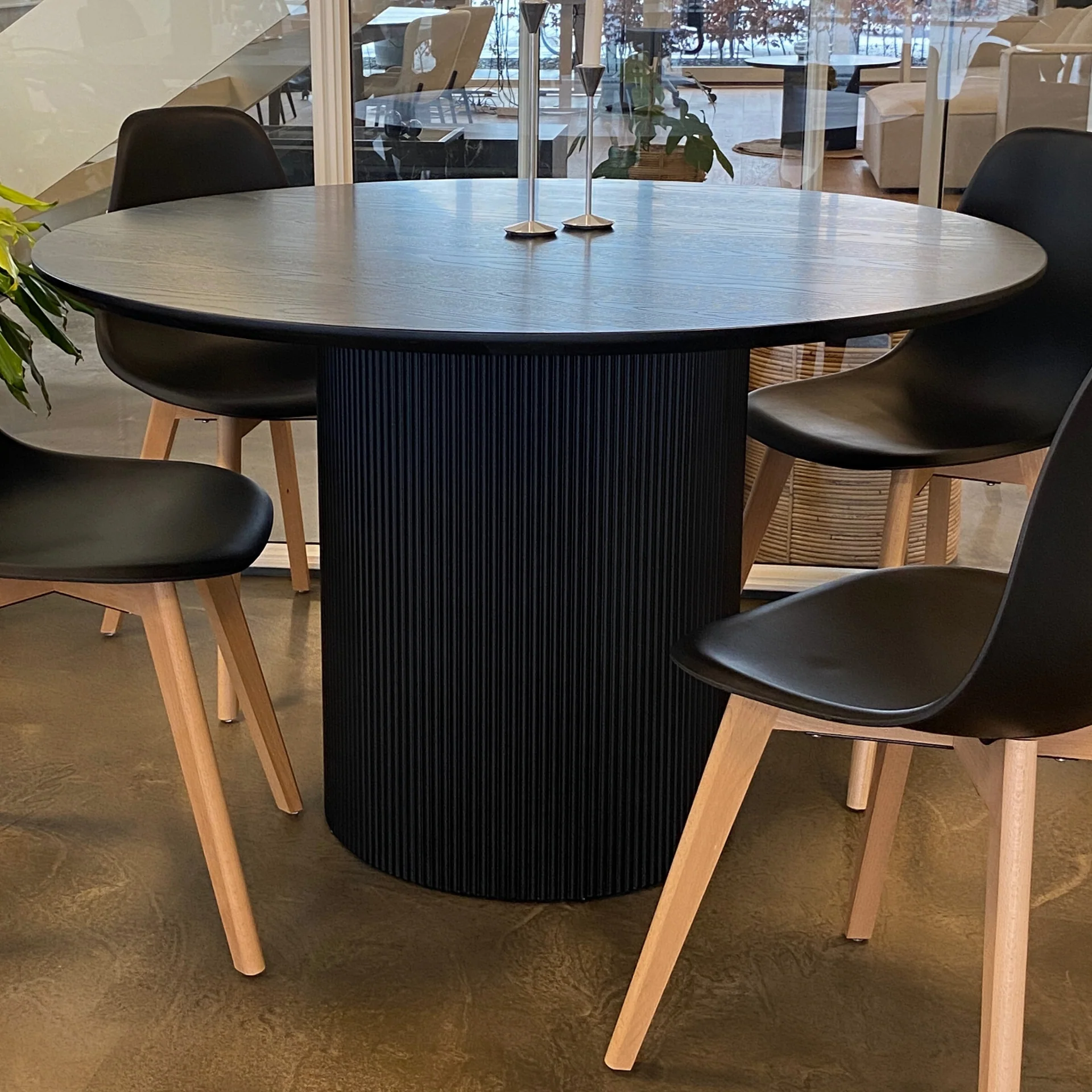 Carisma - tavolo da pranzo a lamelle rotondo - nero con gambe a colonna - Ø120 cm - Image 2