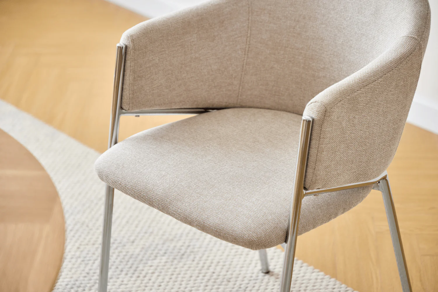 Carolina sedia da pranzo in bouclé beige con gambe chrome - Image 4