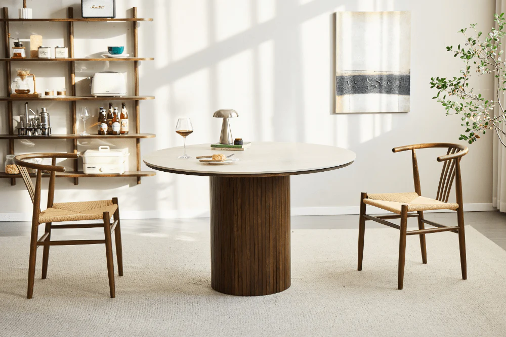 Enzo tavolo da pranzo rotondo con piano in pietra beige e base a doghe in rovere fumé Ø120 cm - Image 8