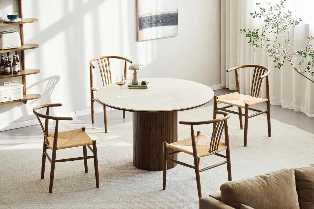 Enzo tavolo da pranzo rotondo con piano in pietra beige e base a doghe in rovere fumé Ø120 cm - Image 9