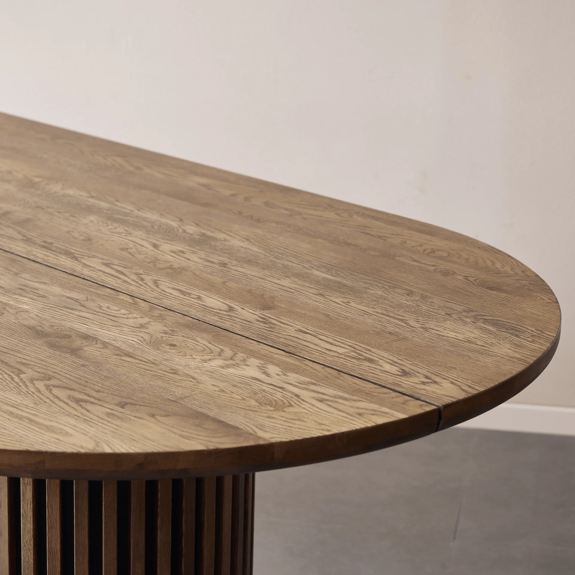 Matteo - Tavolo Plank con base a doghe in rovere massiccio affumicato 240x120x77 cm - Image 4