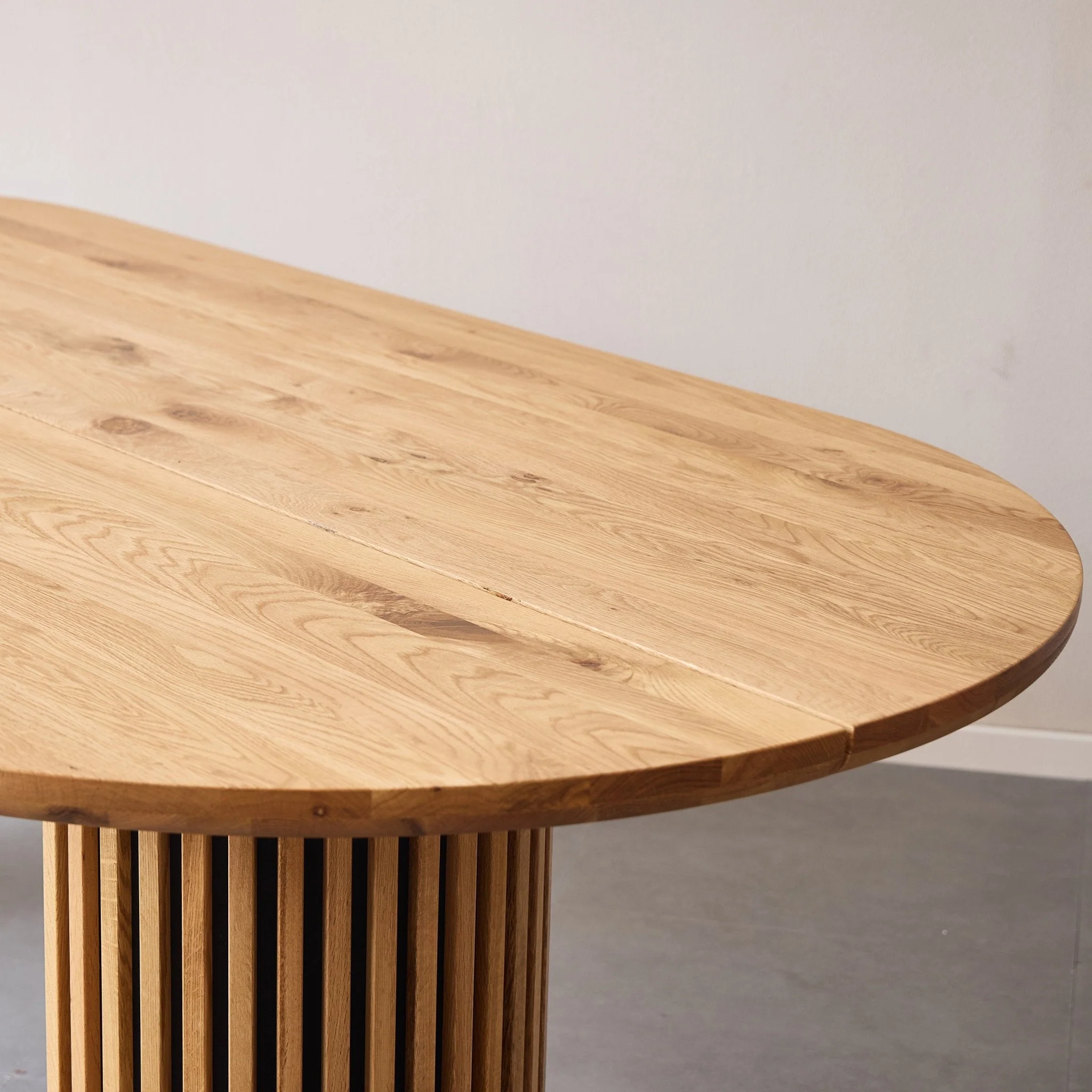 Matteo - Tavolo Plank con base a doghe in rovere massiccio oliato/naturale 240x120x77 cm - Image 4