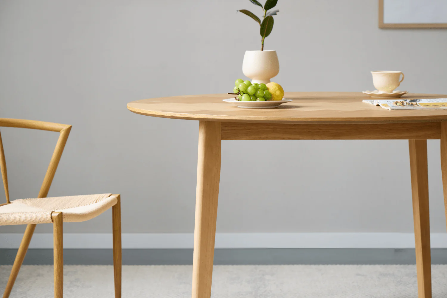 Miles - Tavolo da pranzo rotondo Ø120 cm impiallacciato in rovere oliato con motivo a spina di pesce - Image 10