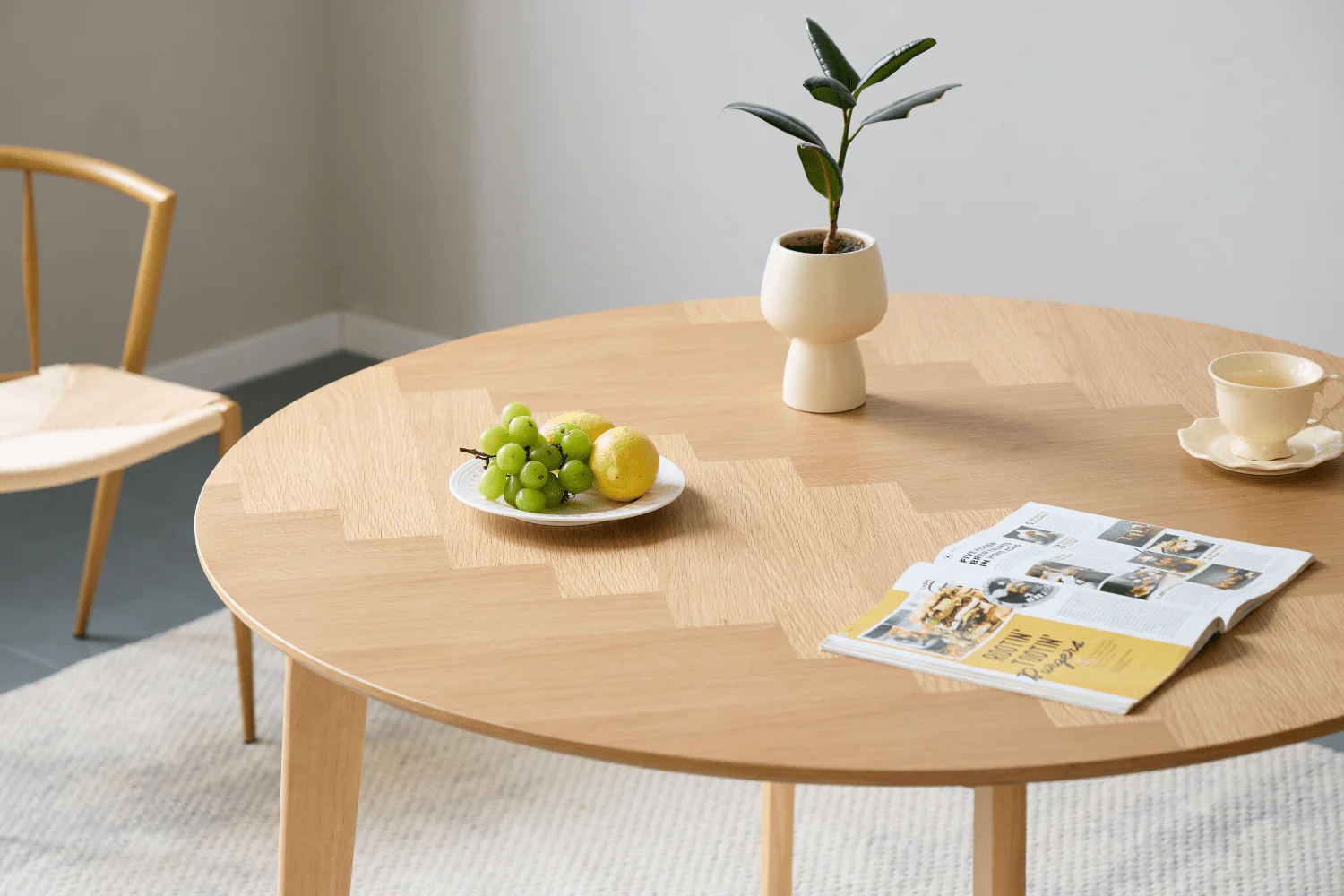 Miles - Tavolo da pranzo rotondo Ø120 cm impiallacciato in rovere oliato con motivo a spina di pesce - Image 11