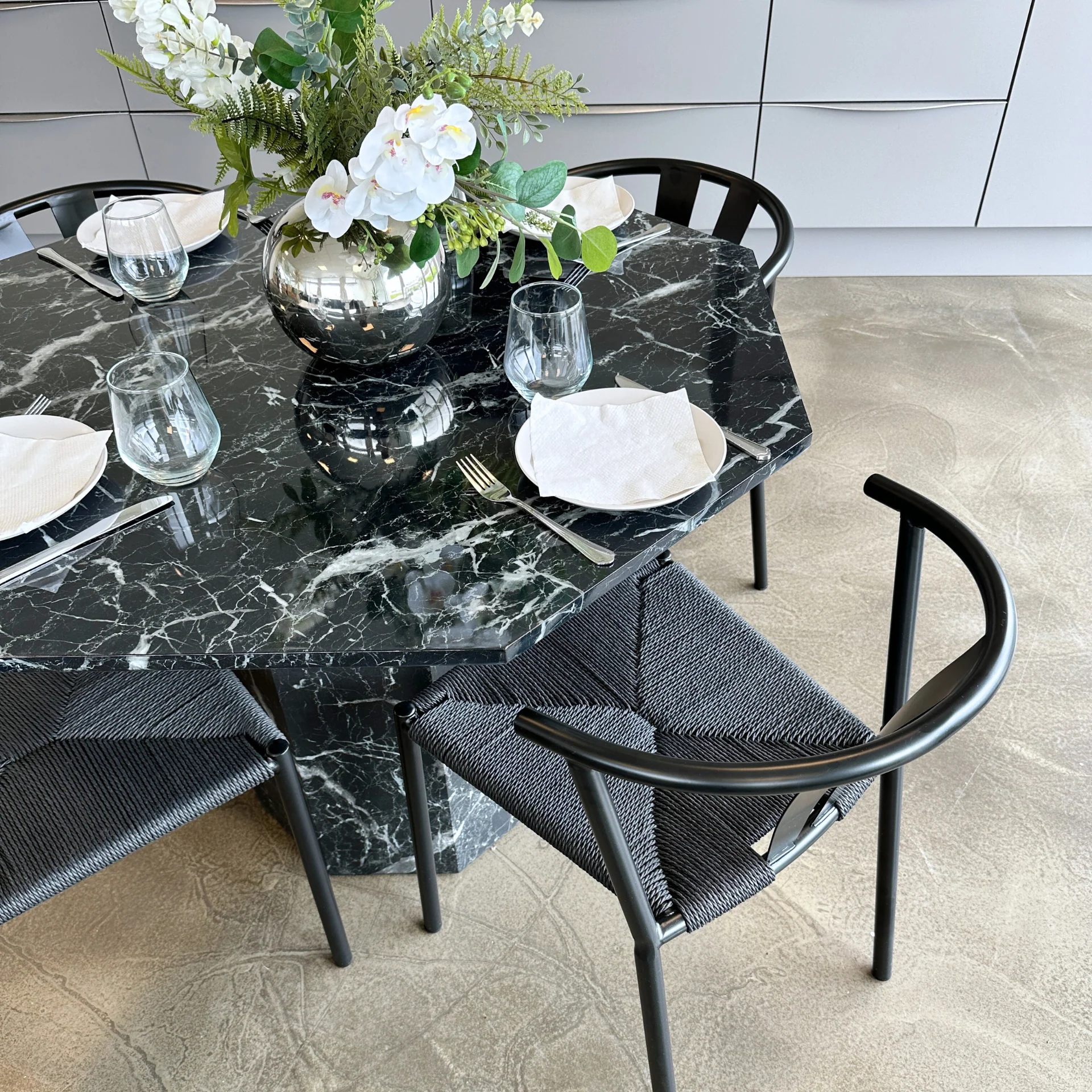 Shila - Sedia da pranzo nera con intreccio nero - Image 2