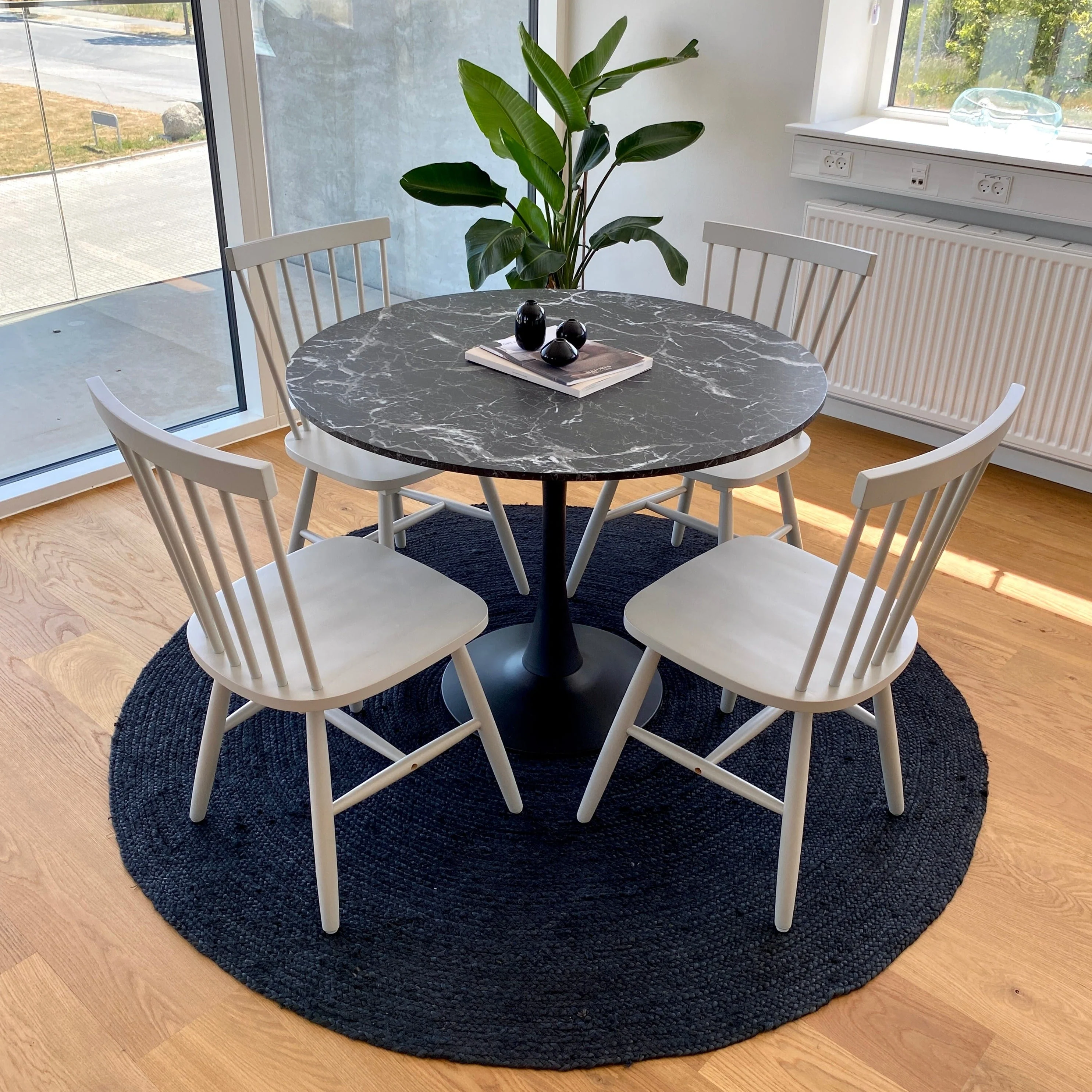Zander - Tavolo da pranzo rotondo con aspetto marmo nero e base a tromba - Ø100 cm - Image 3